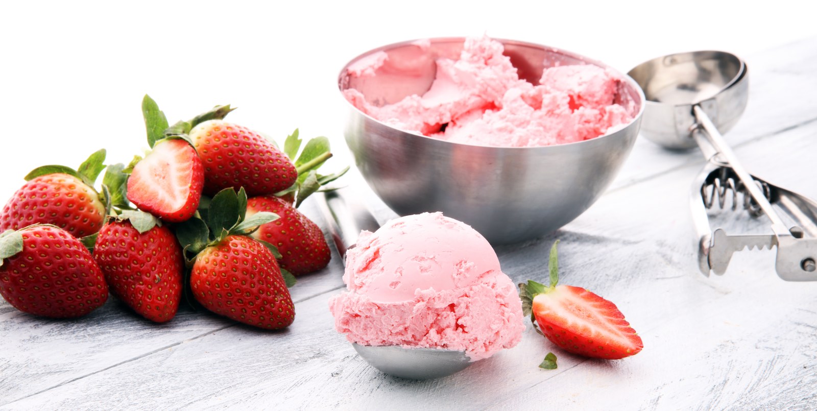 Ricetta del sorbetto alla fragola con l'estrattore di succo