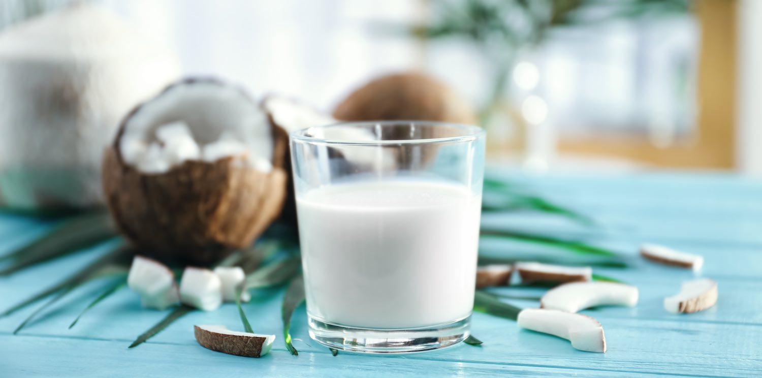 Come preparare con l'estrattore il latte di cocco vegetale